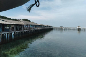 Penginapan dan Pemancingan Kelong Elly, Teluk Bakau